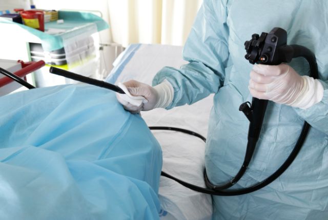大腸内視鏡検査の医師と患者