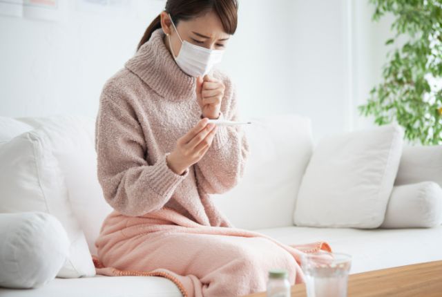 体調不良の女性